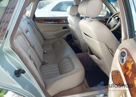 2001 Jaguar Xj8 z USA, uszkodzony, nr VIN SAJDA14CX1LF39898